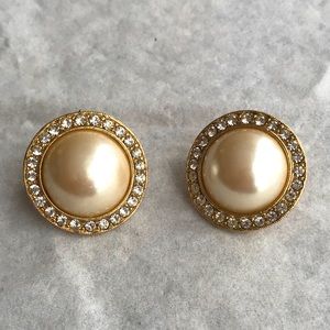 Vintage GJD pearl, rhinestone gold tone clip on earrings. 70’s-80’s